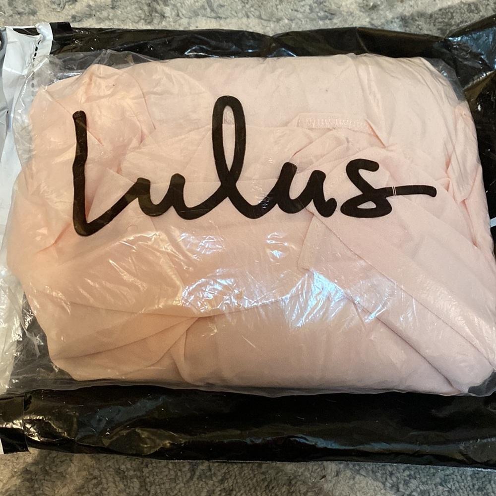 *NWT* LULU’S Air of Romance Dress - Picture 5 of 7